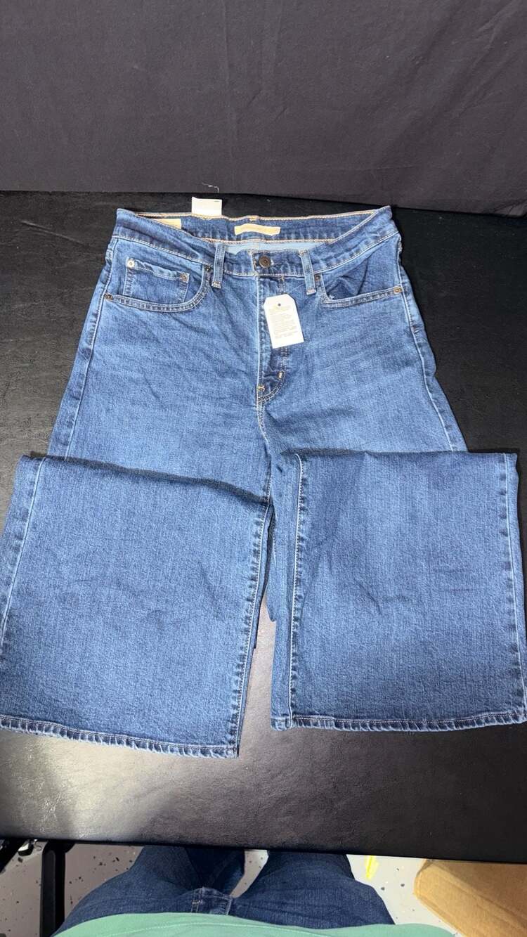 Levi's Women's 728 High Rise Wide Leg Jeans Size 30x32